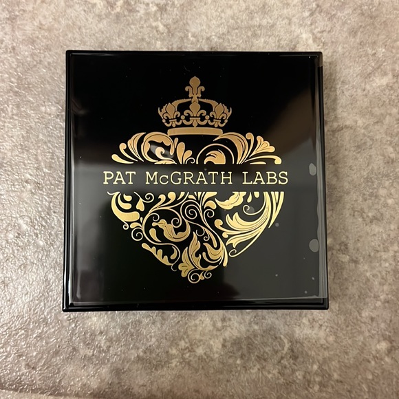 Pat McGrath highlighter in “Venusian Nude” - Picture 2 of 5